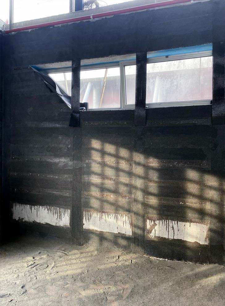 Lavori di adeguamento sismico del Palazzetto dello Sport di Travagliato BS mediante opere di riparazione, rinforzo e adeguamento sismico di strutture in muratura mediante posa di fibre di carbonio Lavori di adeguamento sismico del Palazzetto dello Sport di Travagliato BS mediante opere di riparazione, rinforzo e adeguamento sismico di strutture in muratura mediante posa di fibre di carbonio