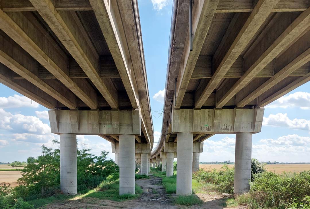 Lavori di rinforzo e ripristino sugli impalcati del ponte sul fiume Po, Comune di Occhiobello Lavori di rinforzo e ripristino sugli impalcati del ponte sul fiume Po, Comune di Occhiobello